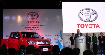 Macri inauguró oficialmente la ampliación de la planta de Toyota Argentina
