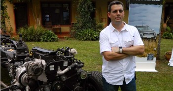 Gustavo Oneto, gerente de Ingeniería de producto de Ford Argentina junto a su criatura.