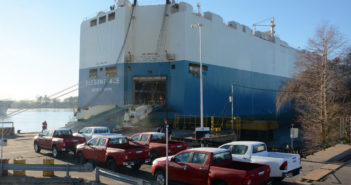 Argentina: partió el primer embarque de Toyota Hilux a sus nuevos destinos de exportación